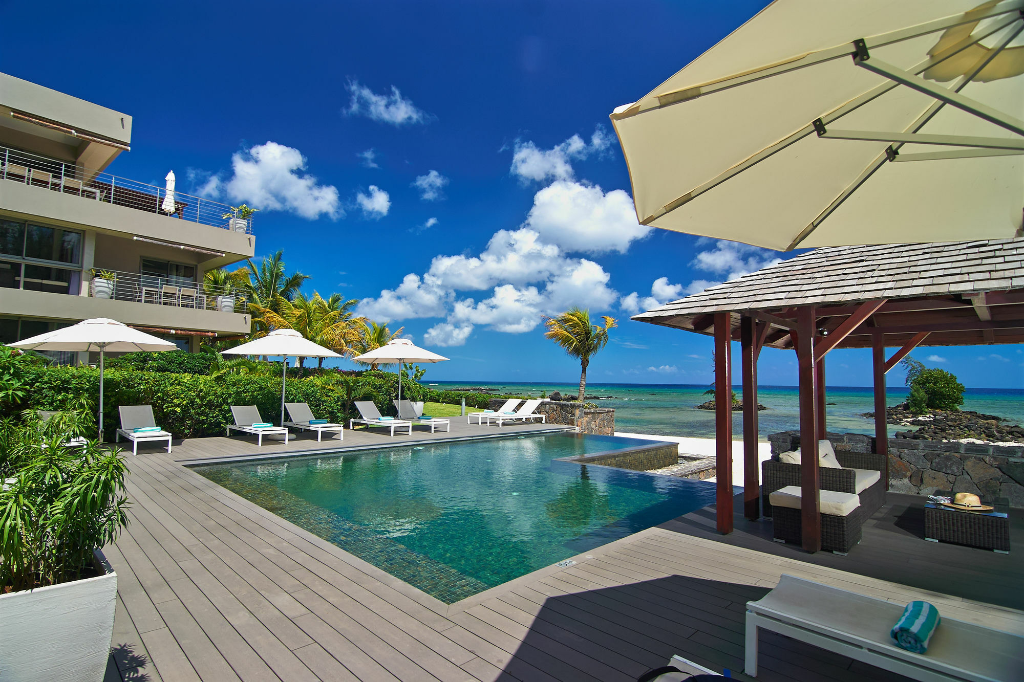 Bon Azur Beachfront Suites & Penthouses With Lov Trou-aux-Biches Exteriér fotografie