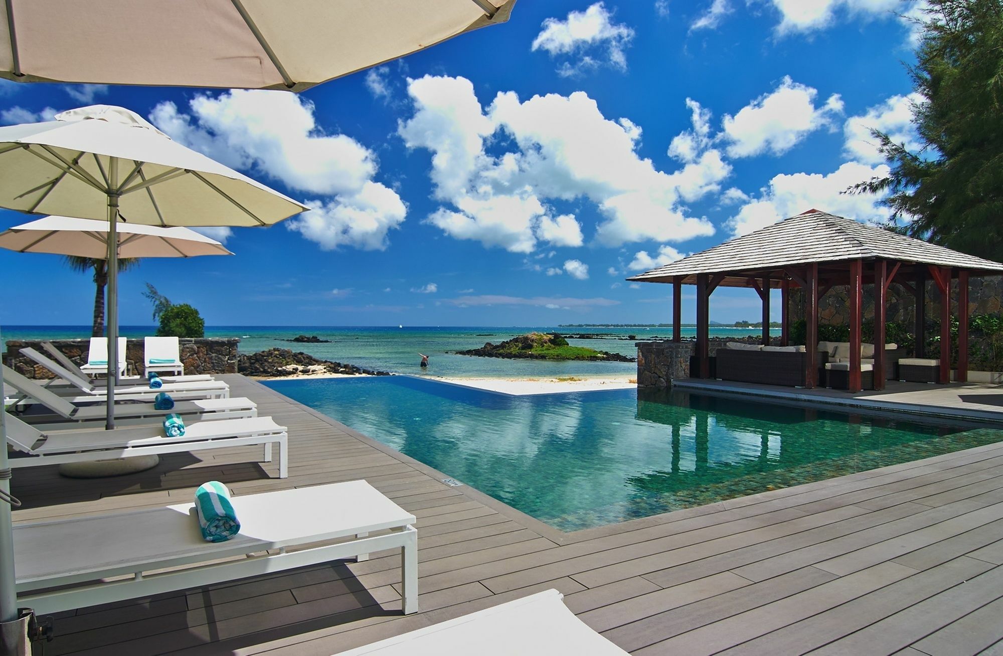 Bon Azur Beachfront Suites & Penthouses With Lov Trou-aux-Biches Exteriér fotografie