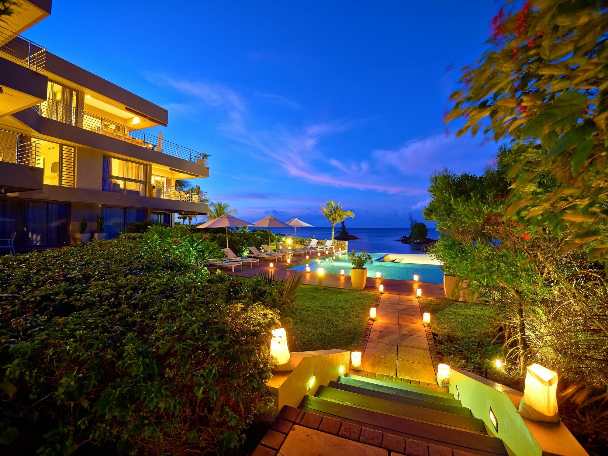 Bon Azur Beachfront Suites & Penthouses With Lov Trou-aux-Biches Exteriér fotografie